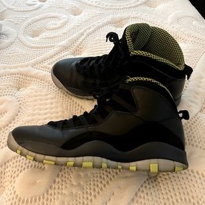 Jordan 10 “Venom” size 12